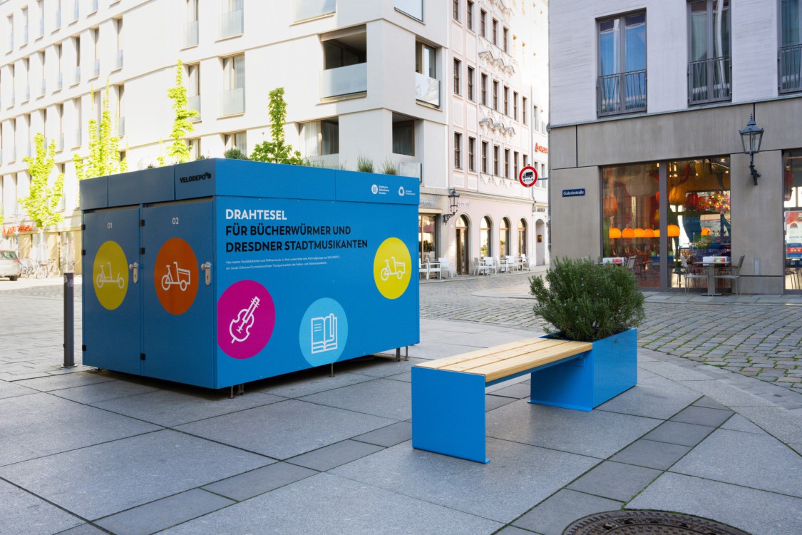 Lastenfahrradgarage, Stadtmöbel, Bank, Pflanzkübel